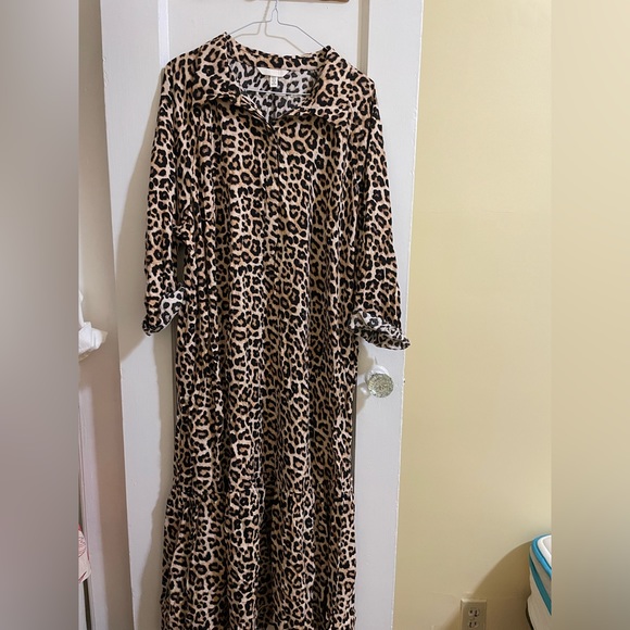 Dresses & Skirts - H&M. Leopard print. XL